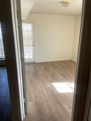 9520 Royal Lane 306, Dallas, TX 75243