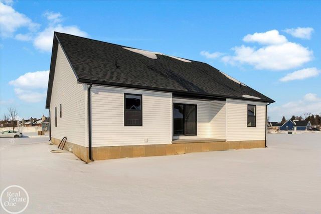 252 Shelldrake Lane, Saint Clair, MI 48079