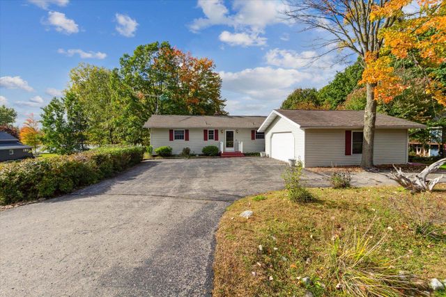 1132 Clubhouse Drive, Lake Isabella, MI 48893