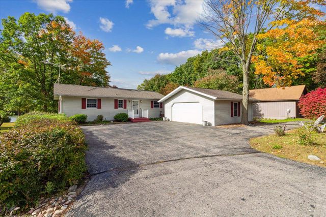 1132 Clubhouse Drive, Lake Isabella, MI 48893