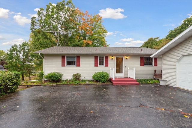 1132 Clubhouse Drive, Lake Isabella, MI 48893