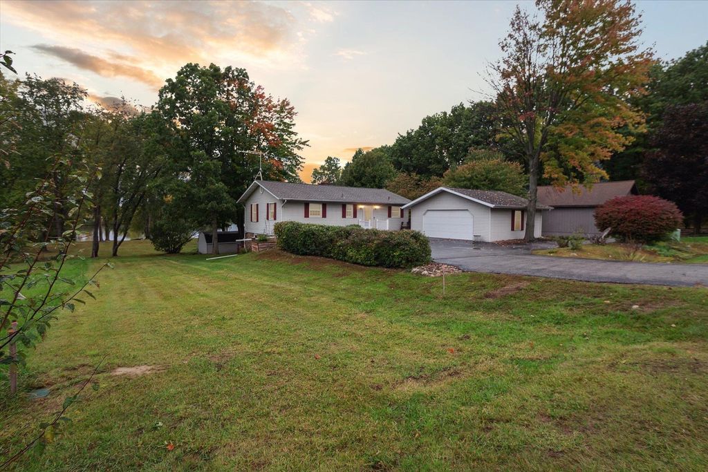 1132 Clubhouse Drive, Lake Isabella, MI 48893
