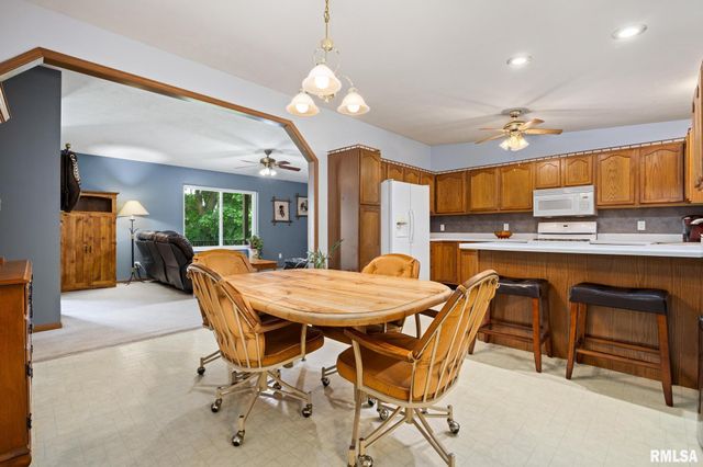 660 N PLEASANT HILL Road, East Peoria, IL 61611