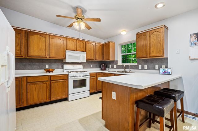 660 N PLEASANT HILL Road, East Peoria, IL 61611