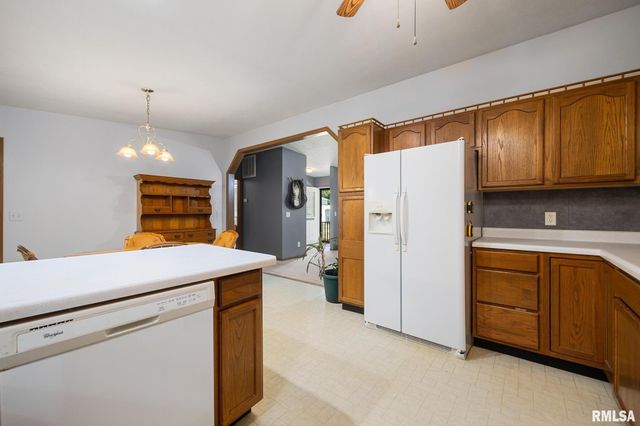 660 N PLEASANT HILL Road, East Peoria, IL 61611
