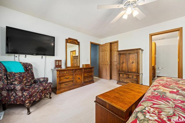 660 N PLEASANT HILL Road, East Peoria, IL 61611