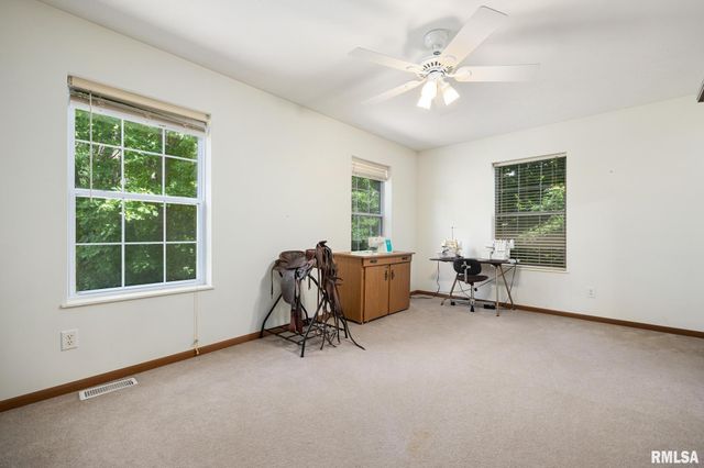 660 N PLEASANT HILL Road, East Peoria, IL 61611