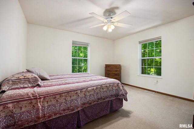 660 N PLEASANT HILL Road, East Peoria, IL 61611