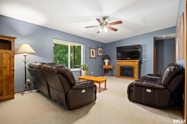 660 N PLEASANT HILL Road, East Peoria, IL 61611