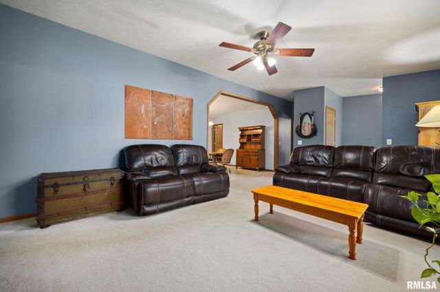 660 N PLEASANT HILL Road, East Peoria, IL 61611