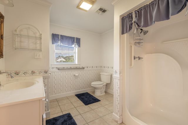 175 Lakeview Dr, Raceland, LA 70394