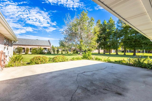 175 Lakeview Dr, Raceland, LA 70394