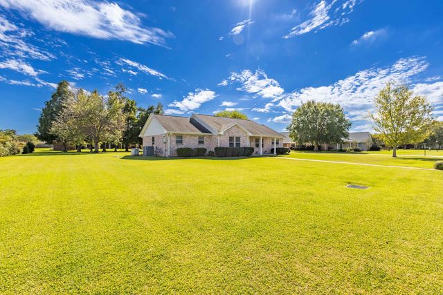 175 Lakeview Dr, Raceland, LA 70394