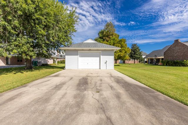 175 Lakeview Dr, Raceland, LA 70394