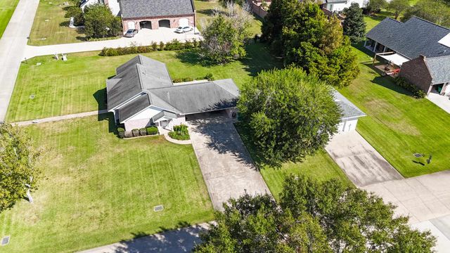 175 Lakeview Dr, Raceland, LA 70394