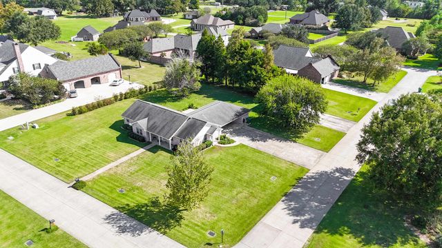 175 Lakeview Dr, Raceland, LA 70394