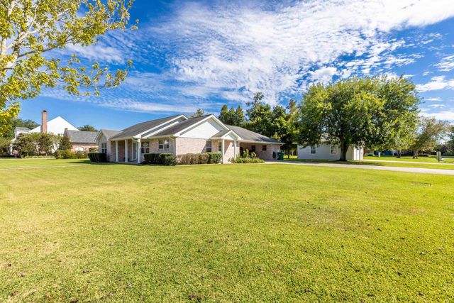 175 Lakeview Dr, Raceland, LA 70394