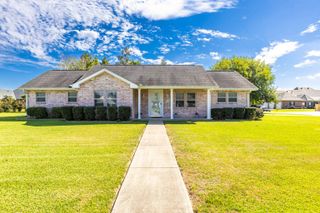 175 Lakeview Dr, Raceland, LA 70394