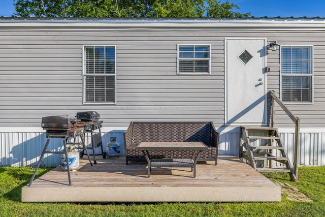 2592 County Rd 152, Bedias, TX 77831