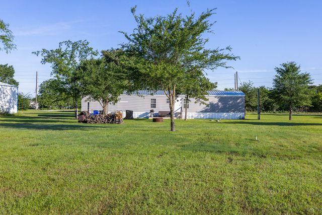2592 County Rd 152, Bedias, TX 77831