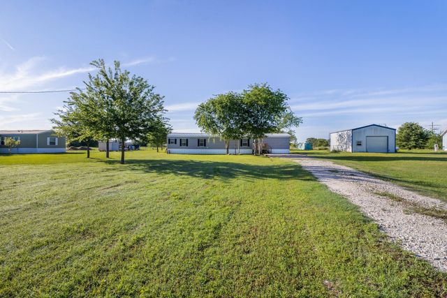 2592 County Rd 152, Bedias, TX 77831