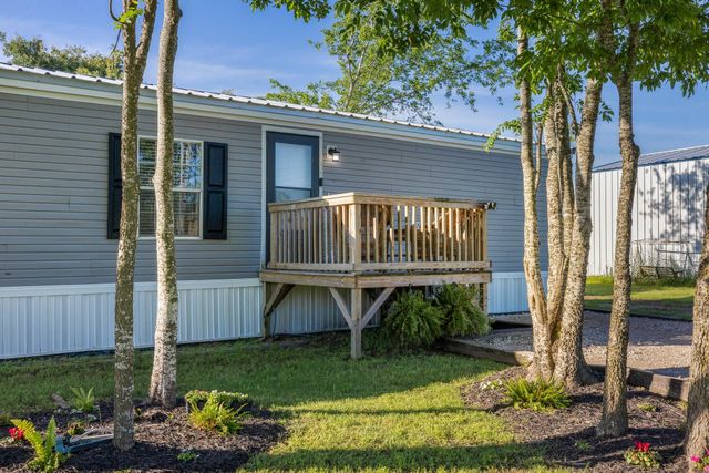 2592 County Rd 152, Bedias, TX 77831