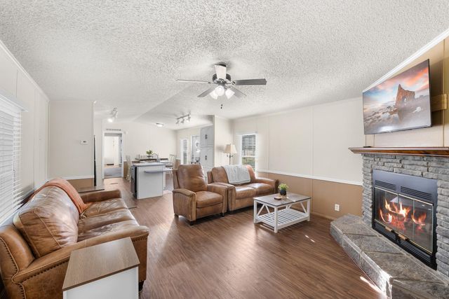 2592 County Rd 152, Bedias, TX 77831