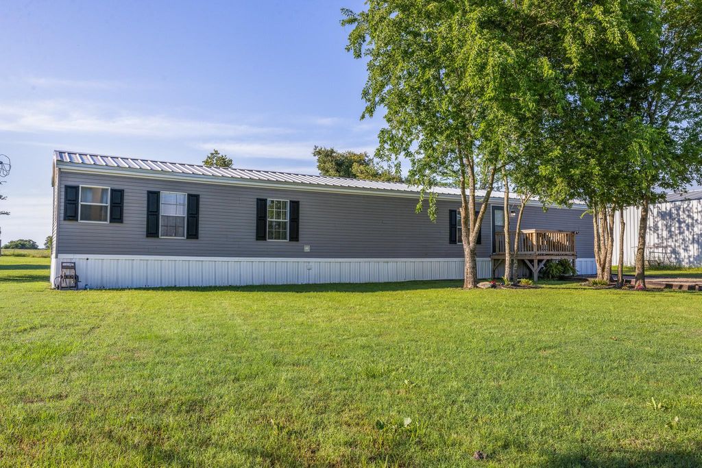 2592 County Rd 152, Bedias, TX 77831