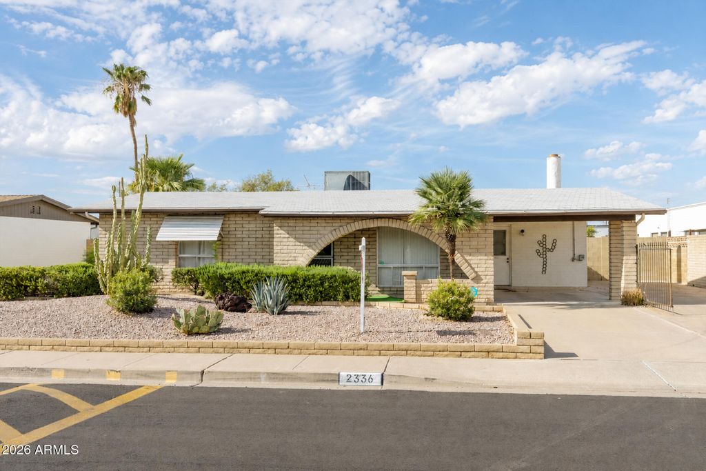 2336 E WALTANN Lane, Phoenix, AZ 85022