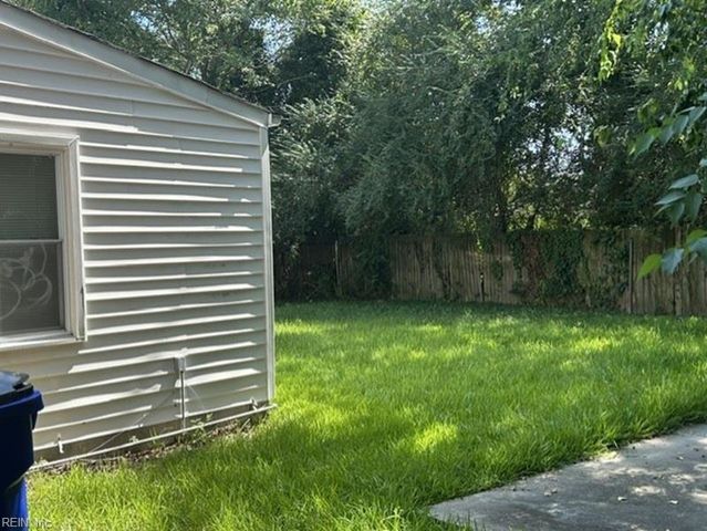813 Johnstons RD, Norfolk, VA 23513