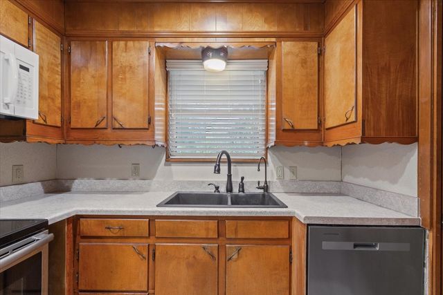 8756 Panther Drive, Woodway, TX 76712