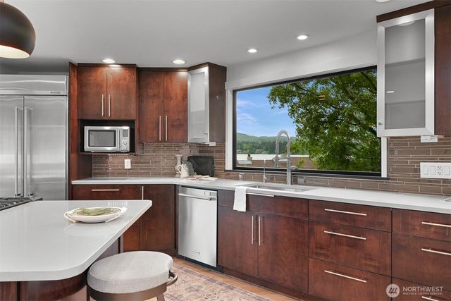 718 Poplar Drive, Bellingham, WA 98226