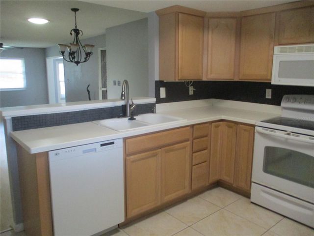 2124 HAILSTONE CIRCLE, Sun City Center, FL 33573