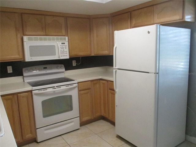 2124 HAILSTONE CIRCLE, Sun City Center, FL 33573