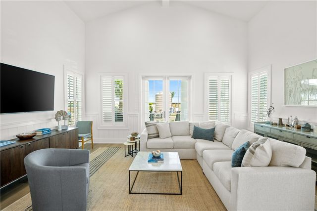 320 S Shore Dr, Port Aransas, TX 78373