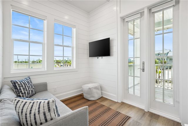 320 S Shore Dr, Port Aransas, TX 78373