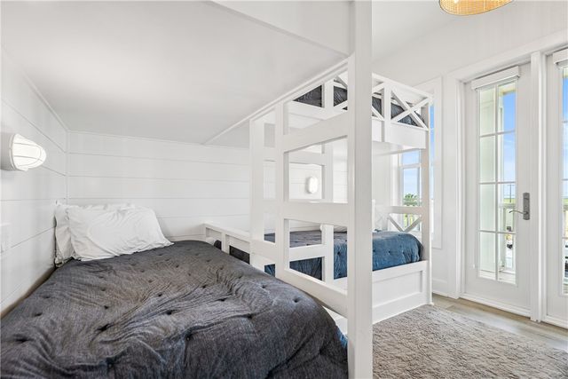 320 S Shore Dr, Port Aransas, TX 78373