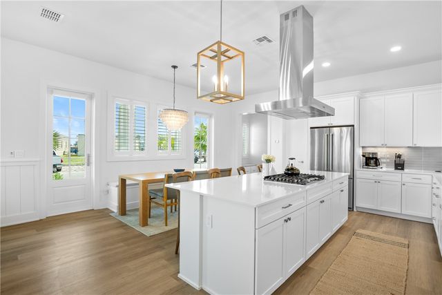 320 S Shore Dr, Port Aransas, TX 78373