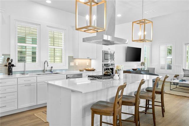 320 S Shore Dr, Port Aransas, TX 78373