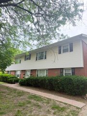 120 CAROLINE Court, Geneva, IL 60134