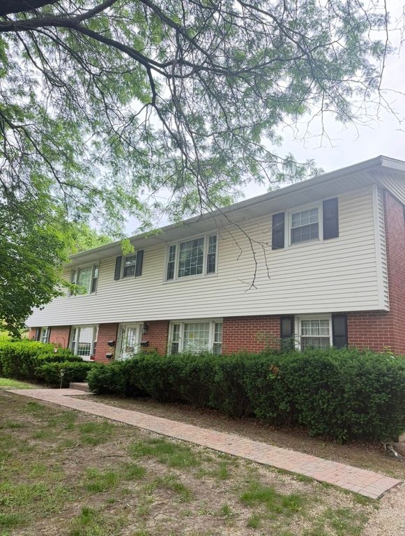 120 CAROLINE Court, Geneva, IL 60134