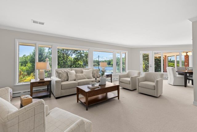 7011 Willow Creek Road, Eden Prairie, MN 55344