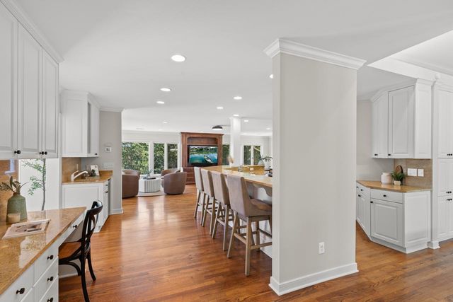 7011 Willow Creek Road, Eden Prairie, MN 55344