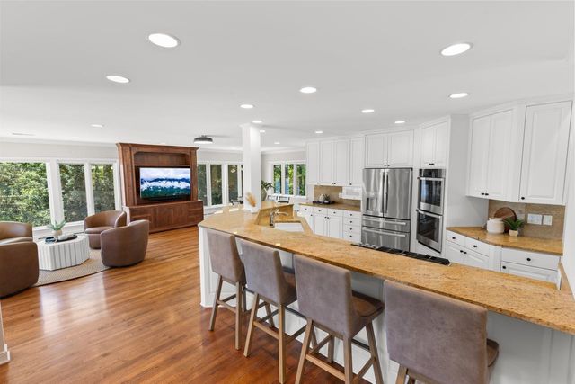 7011 Willow Creek Road, Eden Prairie, MN 55344