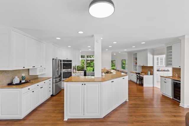 7011 Willow Creek Road, Eden Prairie, MN 55344