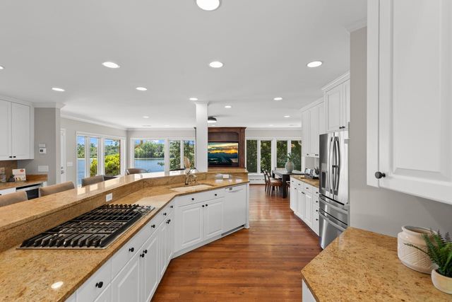 7011 Willow Creek Road, Eden Prairie, MN 55344