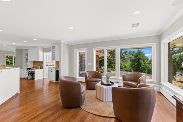 7011 Willow Creek Road, Eden Prairie, MN 55344