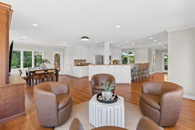 7011 Willow Creek Road, Eden Prairie, MN 55344
