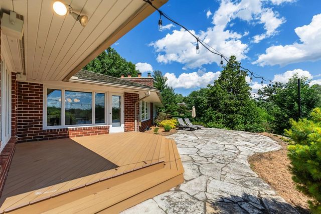 7011 Willow Creek Road, Eden Prairie, MN 55344