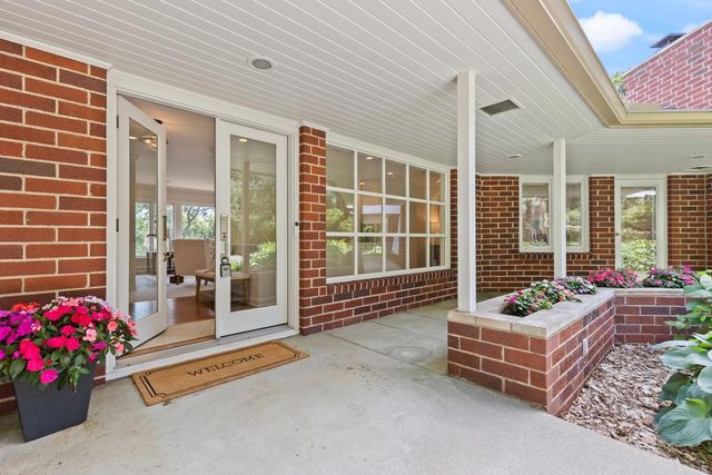 7011 Willow Creek Road, Eden Prairie, MN 55344